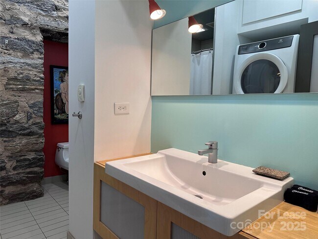 Building Photo - 130 Biltmore Ave