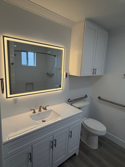 Building Photo - 205 1st Ave