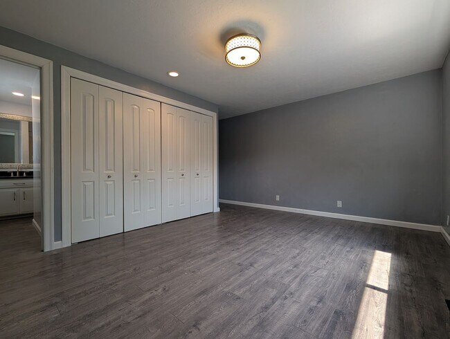 Building Photo - Updated 3-Bedroom, 2.5-Bath Home ~ Solid Surface Flooring and Spacious Kitchen!