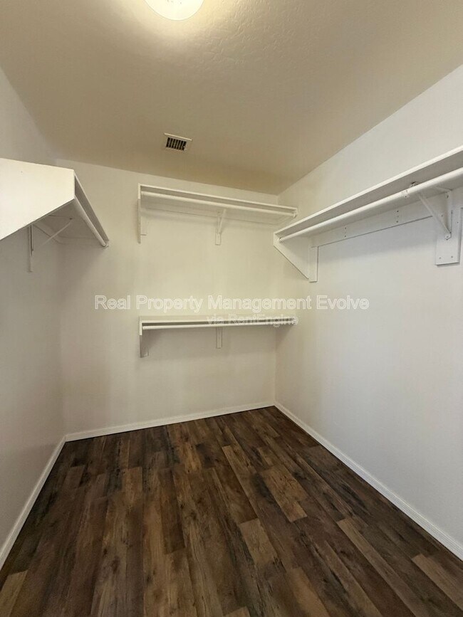 Building Photo - 1526 S 217th Dr