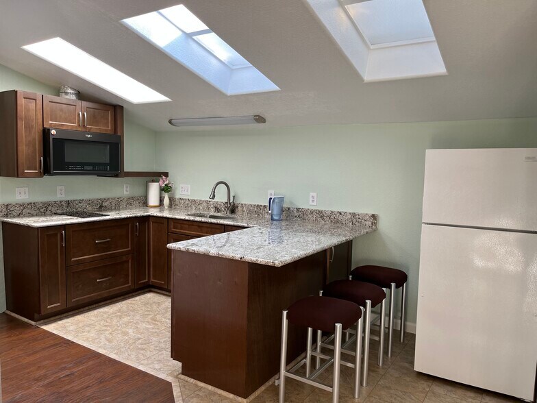 brand new deluxe kitchen with all upgraded appliances - 4569 E Alamos Ave