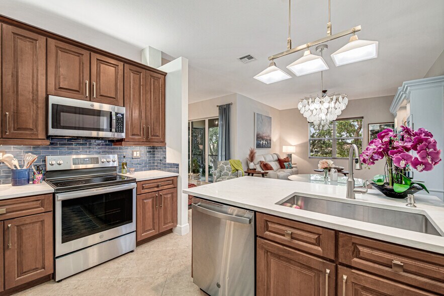 Building Photo - 9773 Bowline Dr