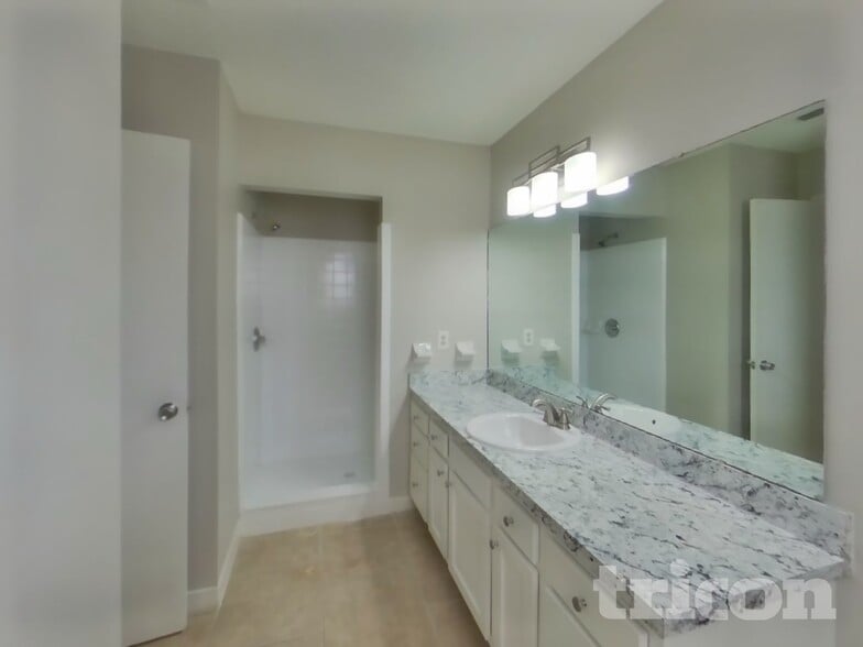 Building Photo - 7937 Dwyer Dr