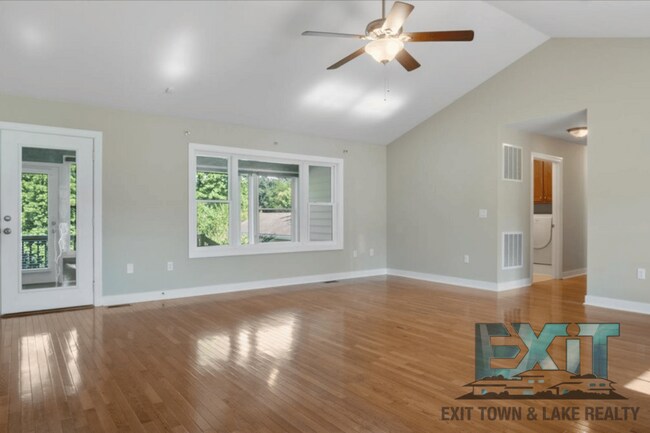 Building Photo - Pristine 3 Bedroom 2 Bath Home in Tanglewo...