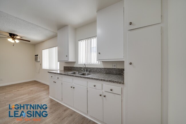 Building Photo - 5133 Yarmouth-25D