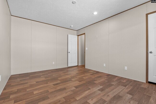 Building Photo - 600 Ermine Rd