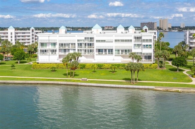 Building Photo - 8000 Sailboat Key Blvd S