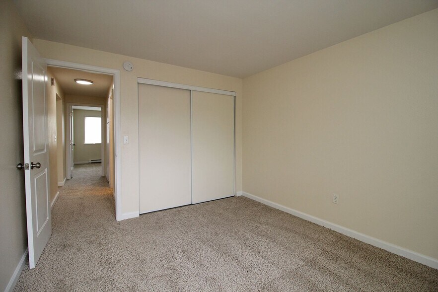 Building Photo - 11102-11130 SW 62nd Ave