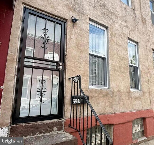 Building Photo - 2262 N Cleveland St