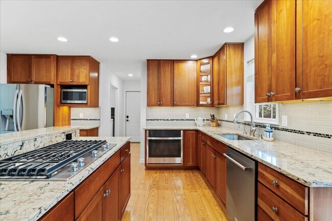 Building Photo - Spacious Home with Fenced Yard Exclusive Access to Hethwood Amenities