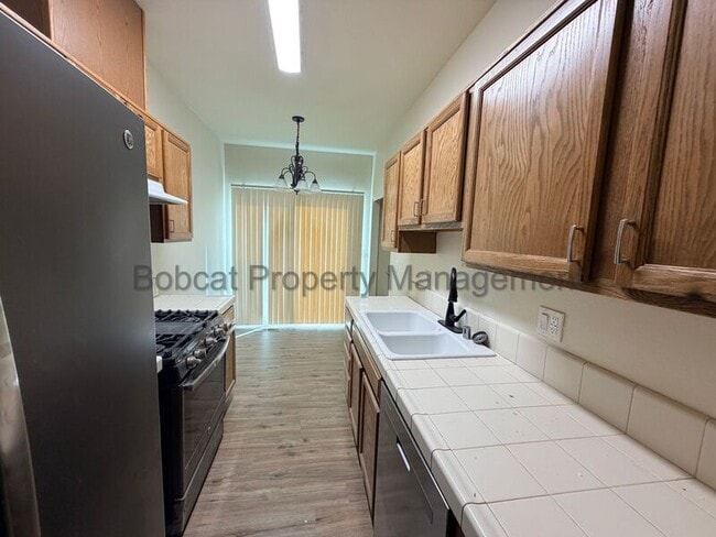 Building Photo - 1272 Woodside Dr