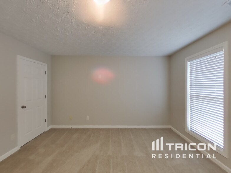 Building Photo - 5767 Union Pointe Dr
