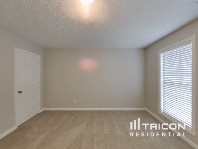 Building Photo - 5767 Union Pointe Dr