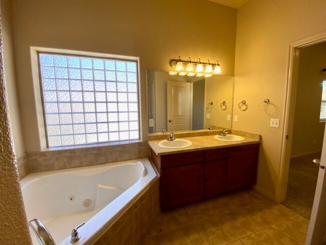 Building Photo - 394 N 2720 E