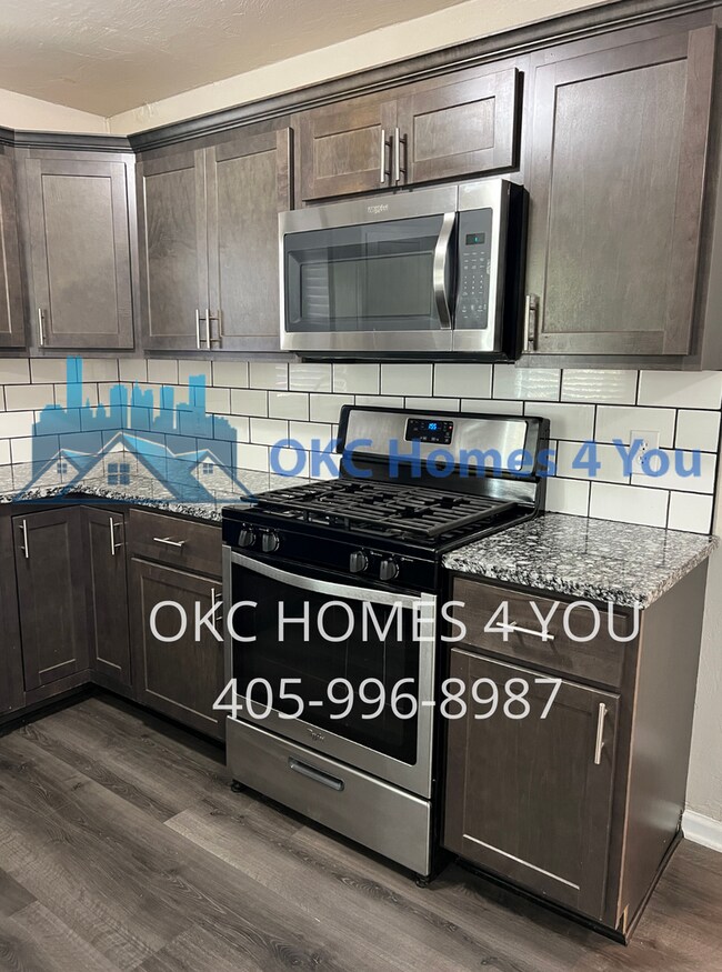 Building Photo - Updated 2 Bed Near I-44!