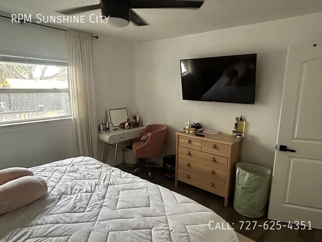 Building Photo - 4738 38th Ave N