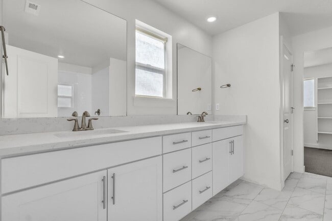 Building Photo - 2468 N Paintbrush Dr