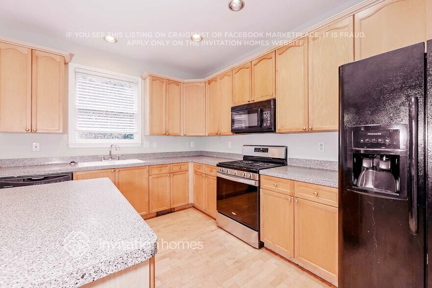 Building Photo - 913 Daylight Cir