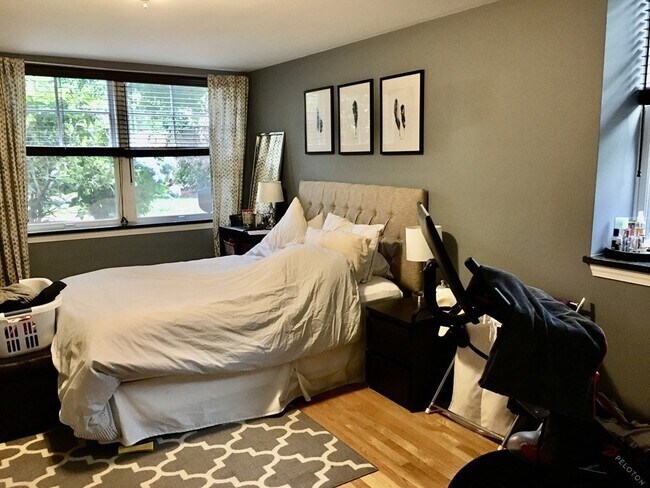 Building Photo - 245 Beacon St