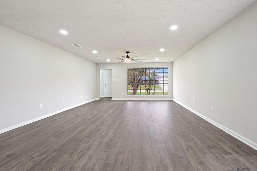 Building Photo - 8724 Metairie Dr