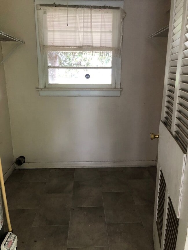 Building Photo - 2184 Lamore Dr