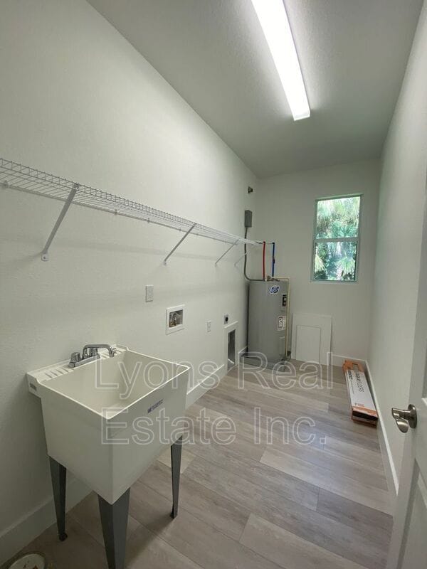 Building Photo - 2635 Starview Ave