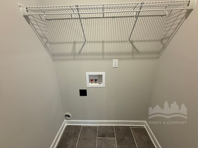 Building Photo - 360 Maple St