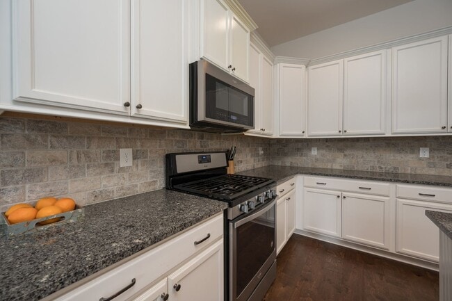 Building Photo - **LIKE NEW EXECUTIVE HOME IN A CUL-DE-SAC ...