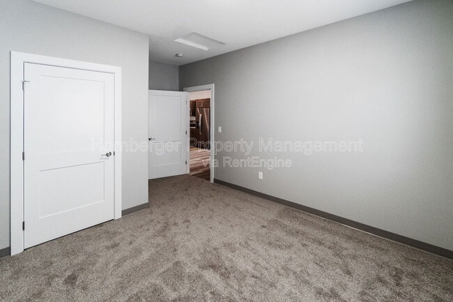 Building Photo - 1717 N Manifold Ln