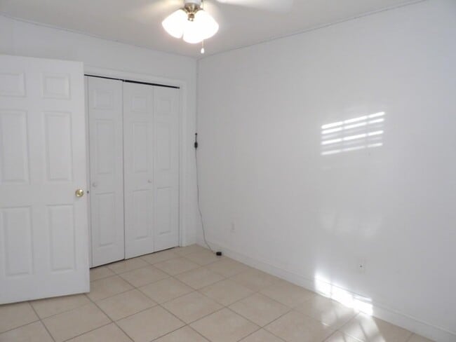 Building Photo - 5040 Capulet Cir