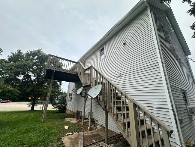 Building Photo - 1604 S State St