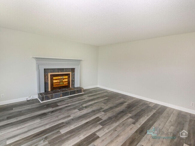 Building Photo - START THE YEAR RENT FREE! Charming 4-Bedroom Keizer Home Close to Everything