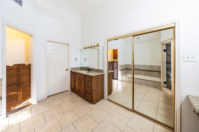 Building Photo - 1400 Sacramento Terrace