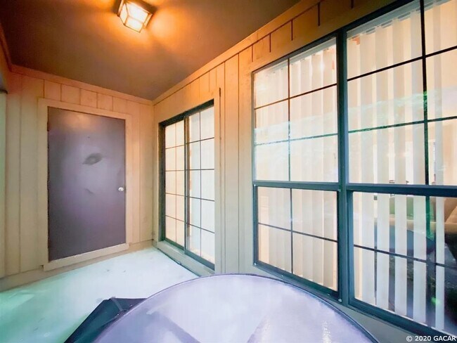 Building Photo - Rockwood Villas – Charming 2/2 Townhome Close to Everything!