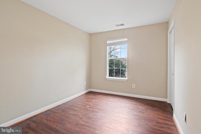 Building Photo - 8058 Lisle Dr