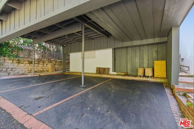 Building Photo - 9820 Yoakum Dr