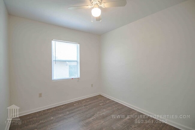 Building Photo - Ask about $500 move in special on this great Duplex Just South of Downtown