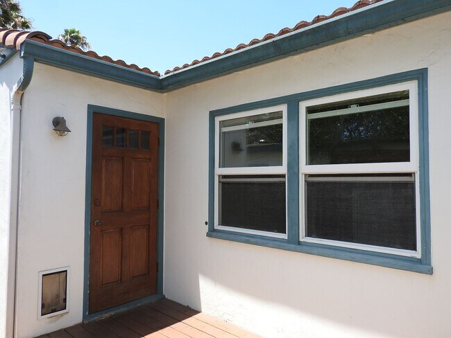 Building Photo - Beautiful Duplex with Ocean Breeze