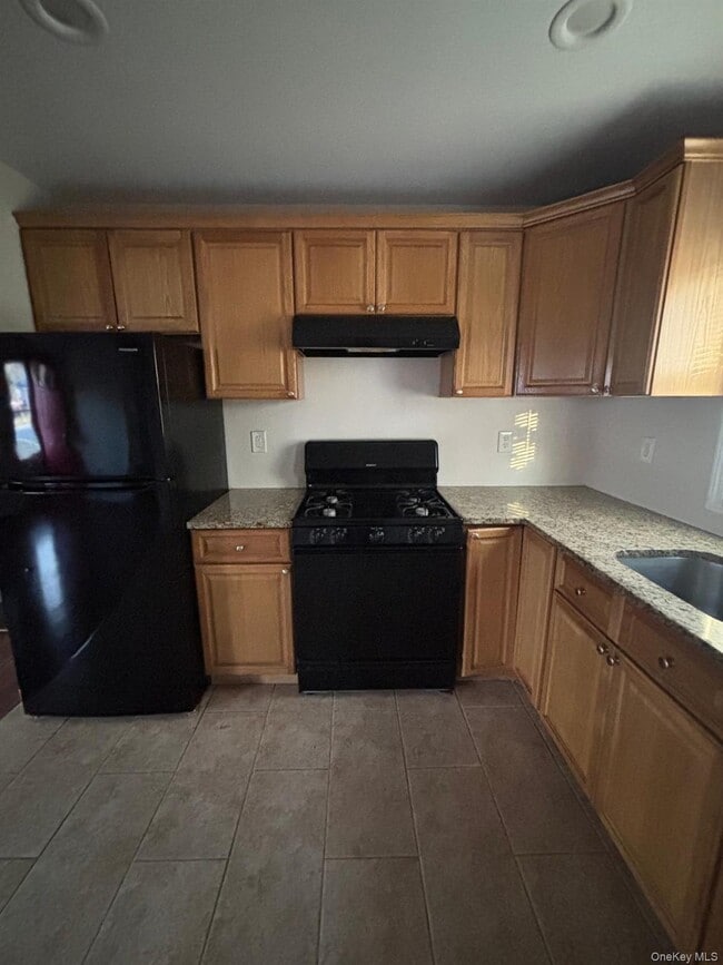 Building Photo - 202 Clark St