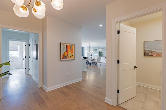 Building Photo - 5211 Highpointe Lakes Dr