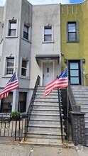 Building Photo - 65 Hausman St