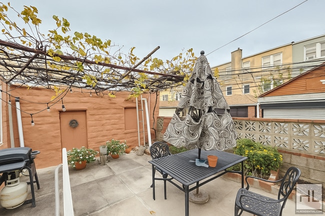 Building Photo - 21-12-21-29 29th St