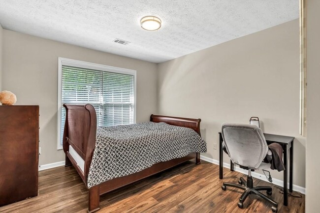 Building Photo - 1500 Highland Farm Dr