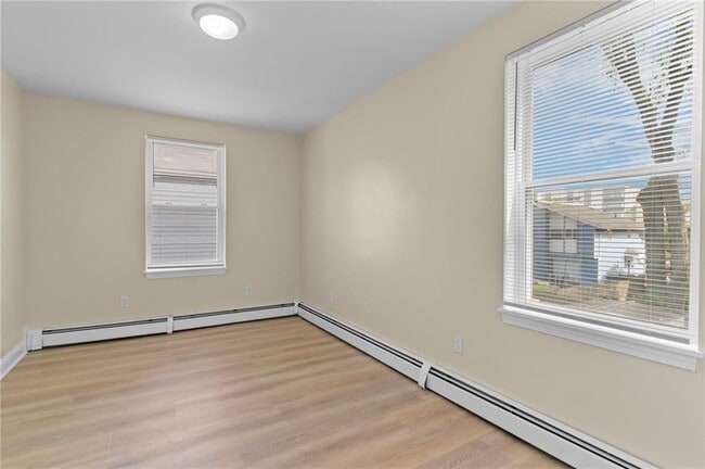 Building Photo - 176 Pavilion Ave
