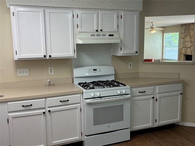 Building Photo - 12217 Mosley Ln