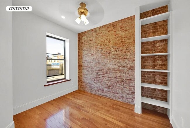 Building Photo - 539 Rogers Ave
