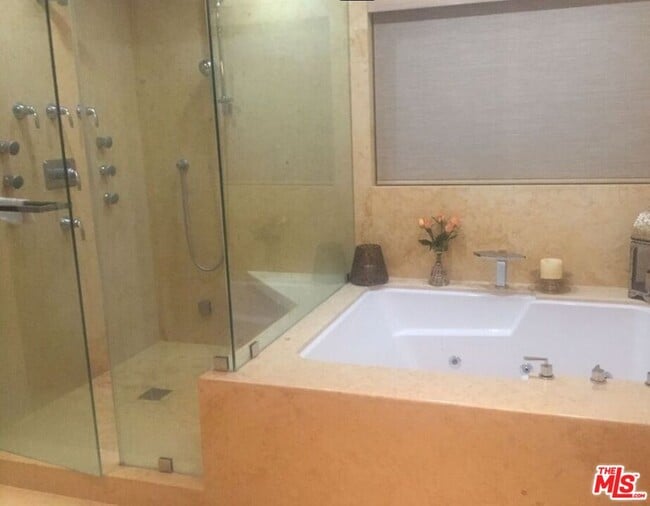 Building Photo - 3440 Shoreheights Dr