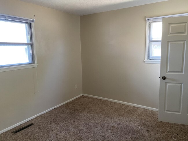 Building Photo - 1010 18th St SW