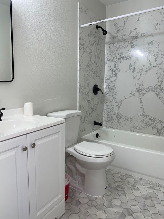 Building Photo - All Freshened Up and Waiting!