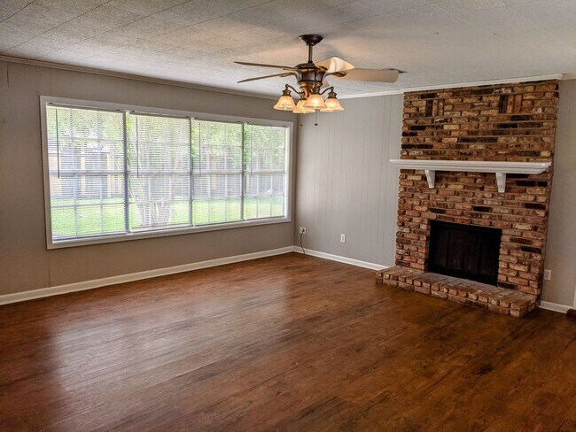 Building Photo - Central Lafayette Charmer